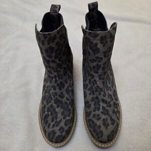 Hey Girl Leopard Print Chelsea Boots Women's Size 9 Ankle Booties